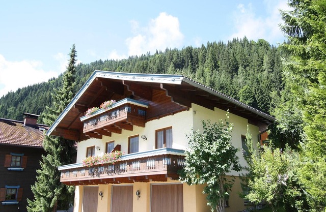 Apartment in Kleinarl near Ski Lift
