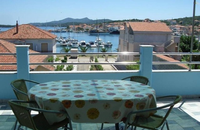 Apartment in Kukljica with Seaview, Terrace, Air condition, WIFI (4567-3)