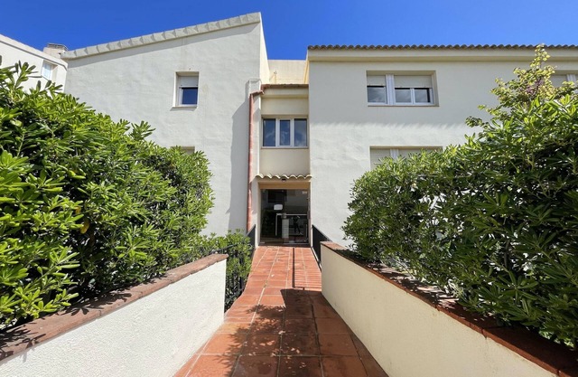 Apartment in L'Escala near Sandy Beach