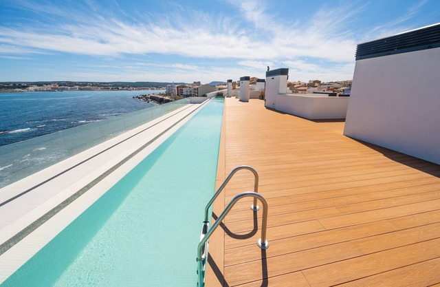 Apartment in L’Escala near Sandy Beaches