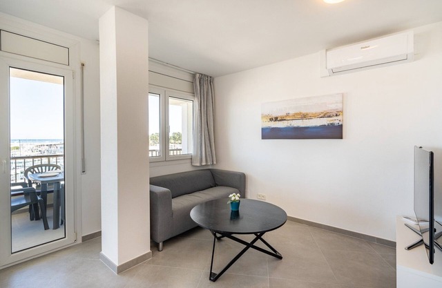 Apartment in L’Escala near Sandy Beaches