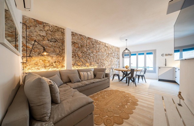 Apartment in L’Escala with Pool near Beaches
