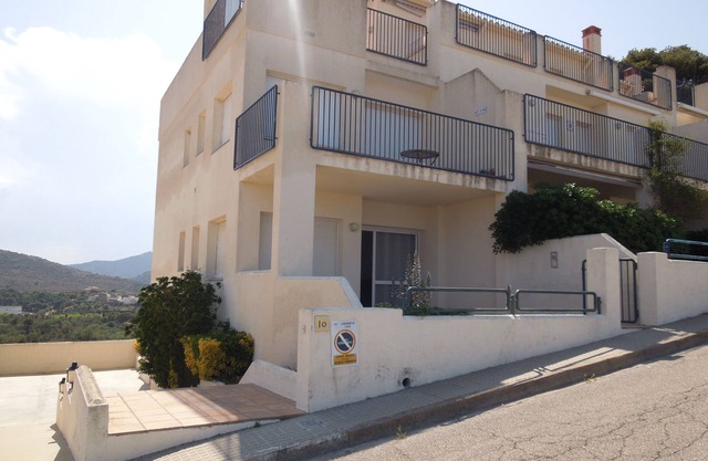 APARTMENT IN LLANÇA VERY CLOSE TO THE BEACH