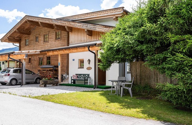 Apartment in Niedernsill with garden near centre