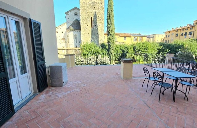 Apartment in nobiliar palace with terrace in center of the city