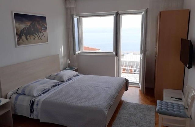 Apartment in Omiš with Seaview, Balcony, Air condition, WIFI (161-3)