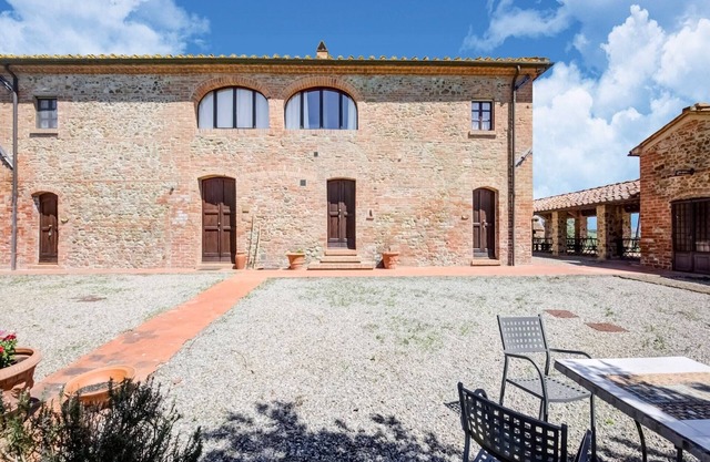 Apartment in Peccioli with Pool and Wine Tasting