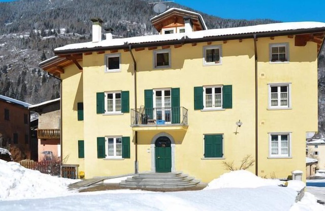 Apartment in Pellizzano with heating