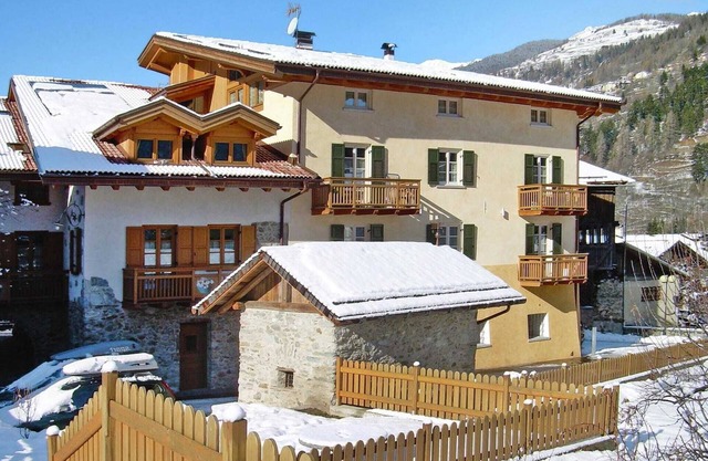 Apartment in Pellizzano with paid sauna