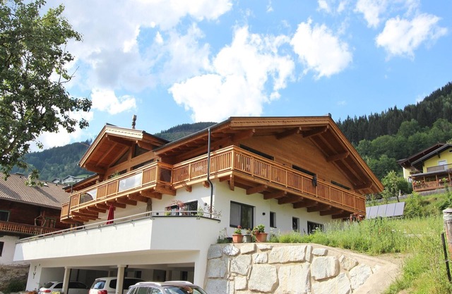 Apartment in Piesendorf near Ski Slopes