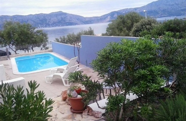 Apartment in Povlja with Seaview, Balcony, Air condition, WIFI (4936-3)