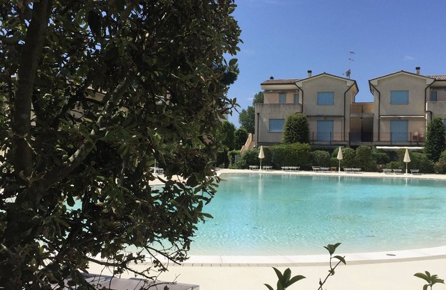 Apartment in Residence with swimming pool, very close to the sea
