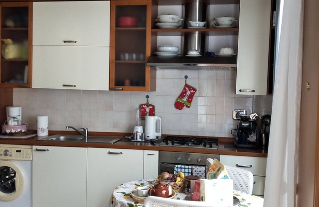 Apartment in residential complex, surrounded by greenery, ten minutes from Fiesole and a quarter of an hour of Florence.with private parking and park. park.