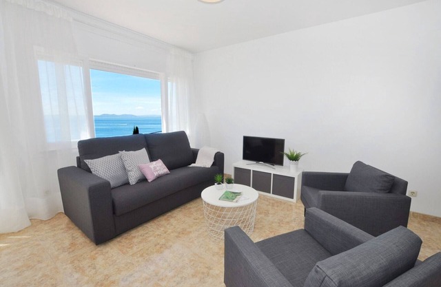 Apartment in Roses with Stunning Sea Views