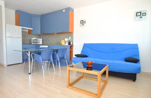 Apartment in Roses with large terrace