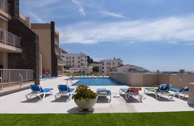Apartment in Roses with Stunning Sea Views