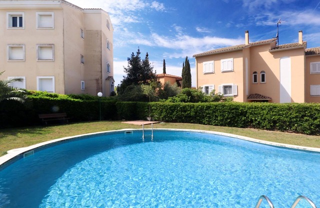 Apartment in S'Agaró for 6 with pool and parking
