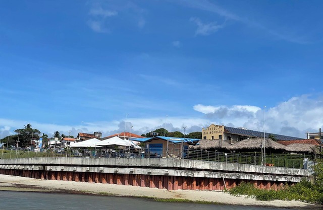 Apartment in Salinas city, 3 minutes from the waterfront, beaches and new bridge. Close to everything!