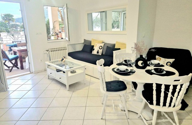 Apartment in Ston/Mali Ston with Seaview, Terrace, Air condition, WIFI (3588-2)