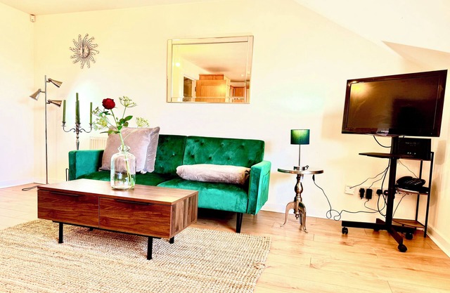 Apartment in Swinton with Free Parking– Sleeps 4