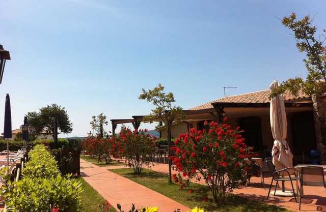 Apartment in terraced house with two terraces -gardens, 2-room-5 people