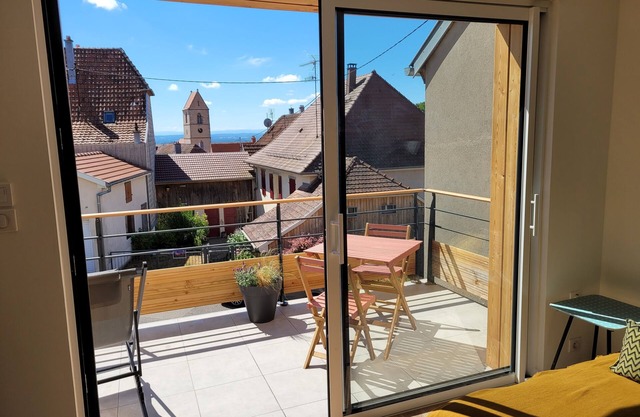 Apartment in the heart of the Village with terrace