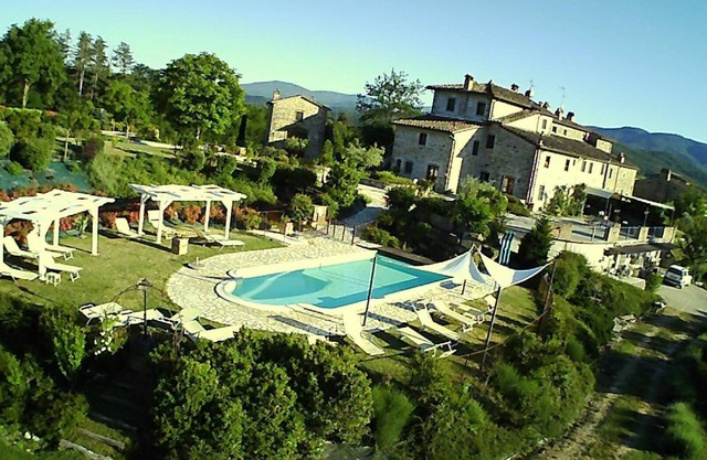 Apartment in the heart of a beautiful property in the Tuscan countryside.