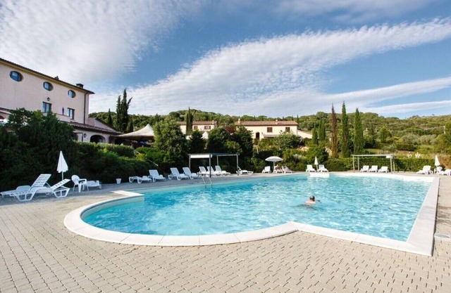 Apartment in the green of Tuscany with swimming pool Residence Il Granaio