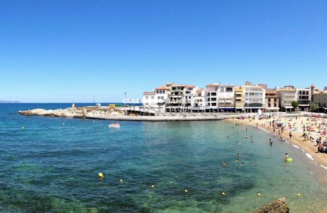Apartment in the old town of L'Escala, 50 m from the beach