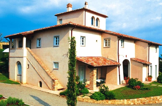 Apartment in Tuscany with Golf & Pools