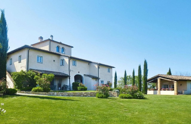 Apartment in Tuscany with Pool & Golf Access