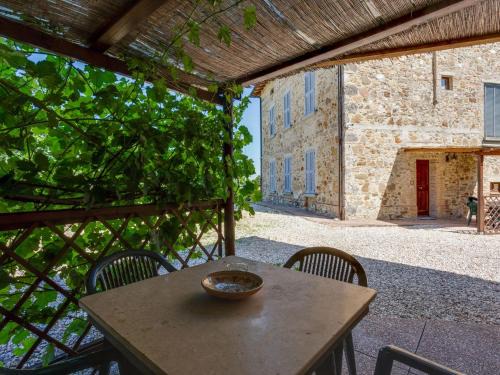 Apartment in Tuscany with Pool and Scenic Views