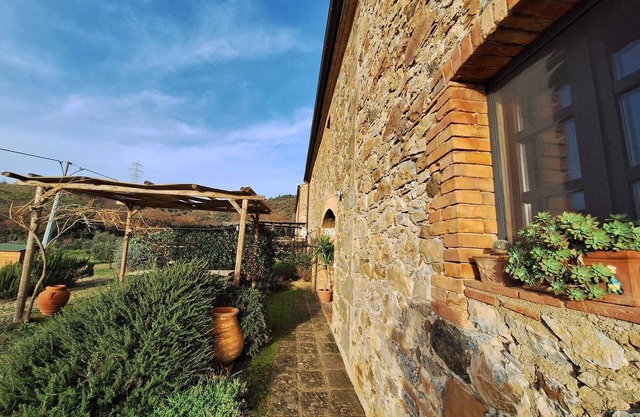 Apartment in typical Tuscan farmhouse with pool