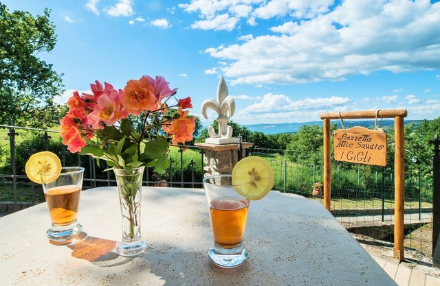 Apartment in villa with a view of Lake Bolsena between Umbria and Tuscany