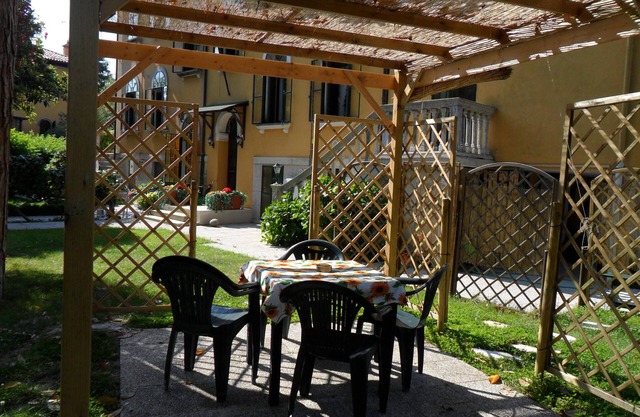 Apartment in villa, with garden
