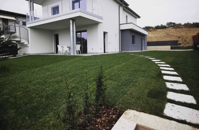 APARTMENT IN VILLA, 5 MINUTES WALK FROM THE LAKE AND THE VILLAGE
