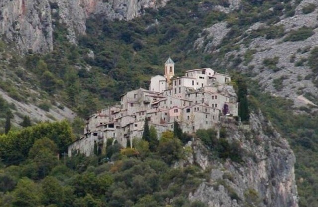 Apartment in villa