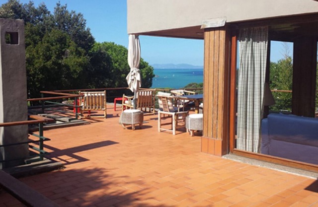 Apartment in villa with panorama on the gulf of Punta Ala