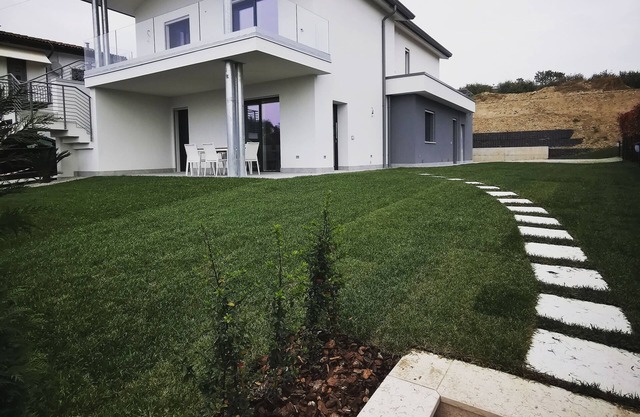 APARTMENT IN VILLA, LAKE VIEW, 5 MINUTES WALK FROM THE LAKE AND THE VILLAGE