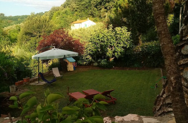 Apartment in villa with garden 2 km from Lerici Cin IT011002C28L2HXXJT