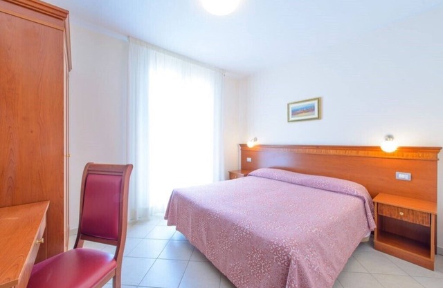Apartment in Viserba, 6 places, with free covered parking.
