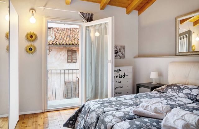 Apartment 'Incantevole Loft' with Balcony, Wi-Fi and Air Conditioning