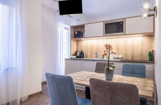 Apartment "Isabel" with Mountain View, French Balcony & Wi-Fi