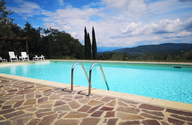 Apartment 'Il Noce' with Shared Pool, Wi-Fi and Air Conditioning