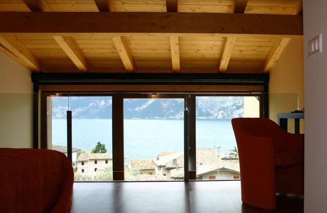 Apartment Selene with Lake View, Shared Pool & Wi-Fi