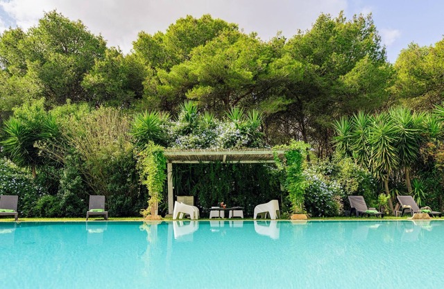 Apartment 'Tenuta Chimeta - Suite Edera' with Shared Pool, Wi-Fi and Air Conditioning
