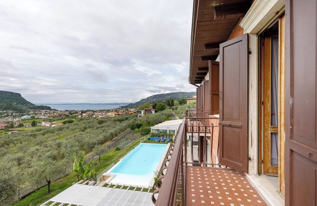 Apartment 'Balcone Ale' with Lake View, Wi-Fi and Air Conditioning