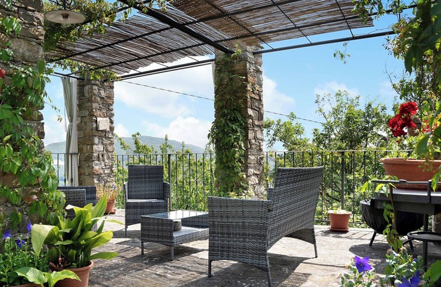 Apartment 'Poggio Delle Ginestre' with Mountain View, Private Terrace and Wi-Fi
