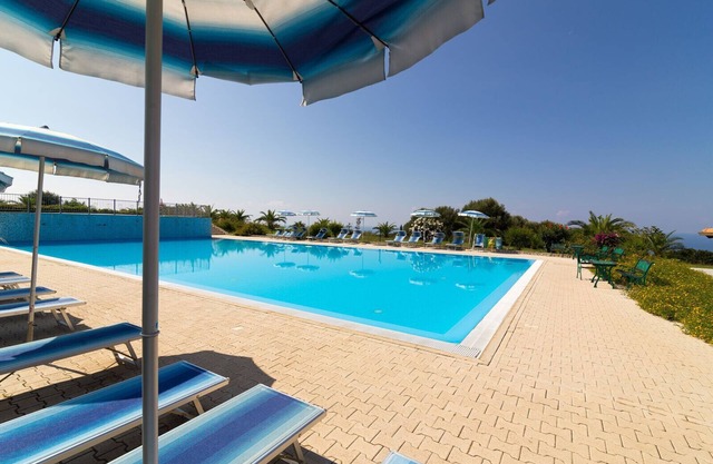 Apartment for 4/6 people with shared pool, a few km from the beach and Tropea