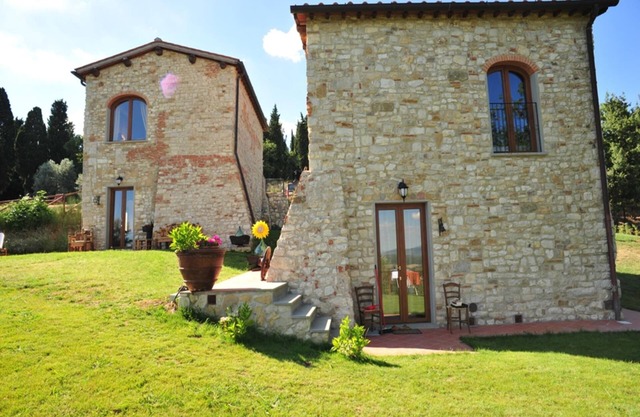 Apartment with pool, Rignano